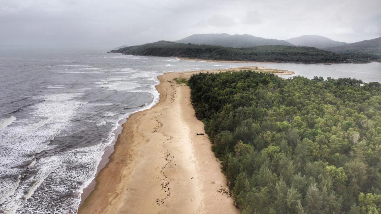 Blue Lagoon Beach Resort Gokarna  Bagian luar foto